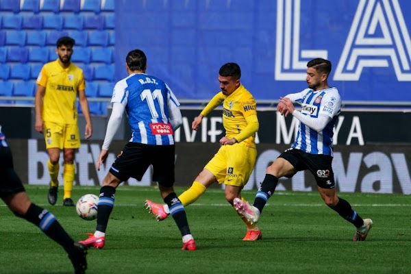 El Espanyol gana de pegada a un Málaga trabajador (3-0)