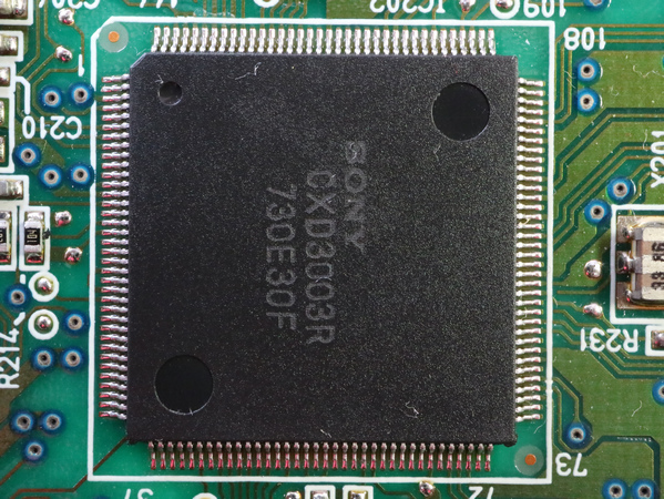 BugWorkShop - 甲蟲工作室: Hitachi（日立）CDR-8330 光碟機（CD-ROM Drive）PCB 板 - 拆解（三）