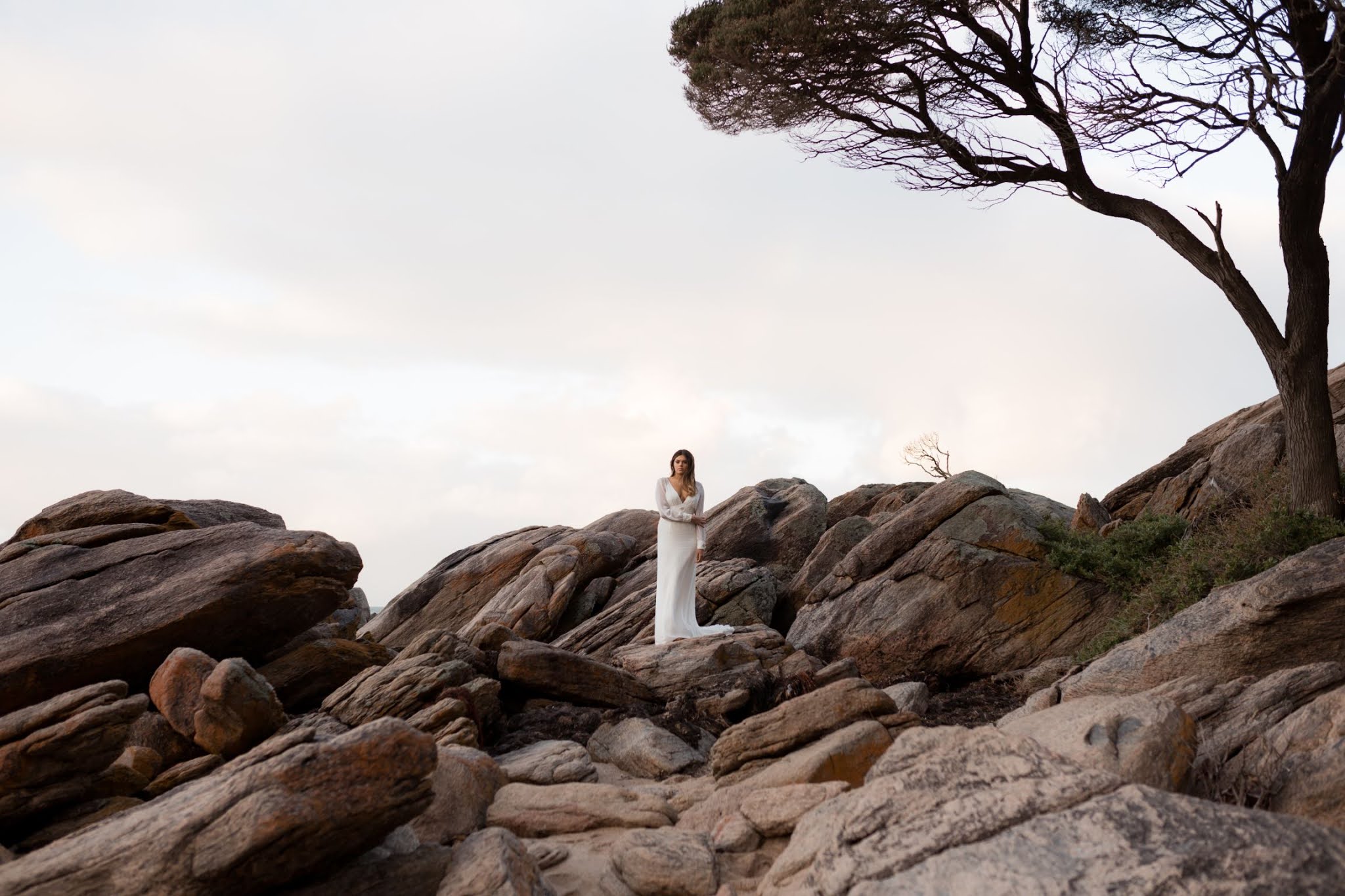 to the aisle australia | fleur de lys bridal editorial kath young photography yallingup wa perth weddings bridal gowns florals bouquet styling tablescape blush pink palette