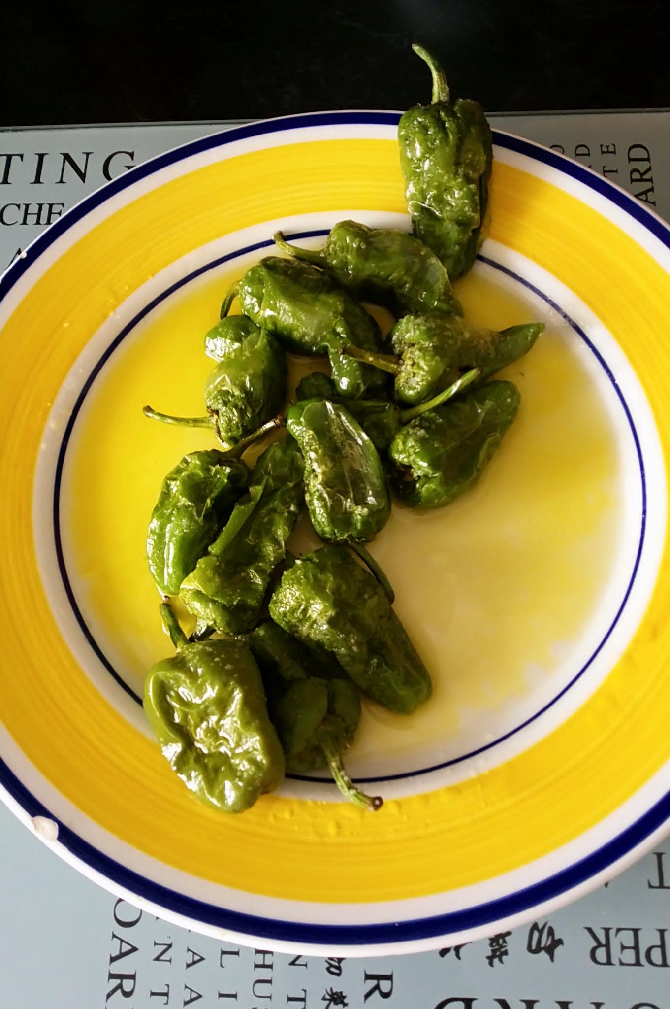 EL FOGÓN DE SANDRA: PIMIENTOS DE PADRÓN AL MICROONDAS