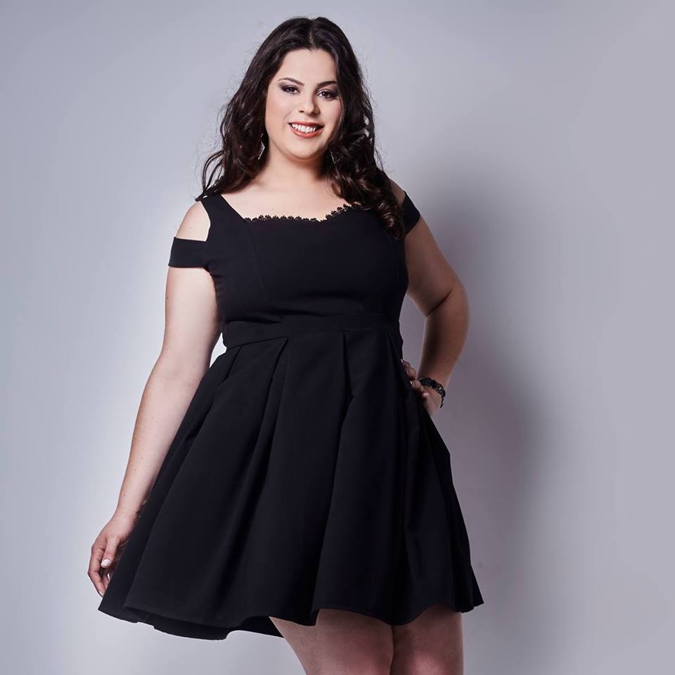 vestido preto Simone Troiano plus size