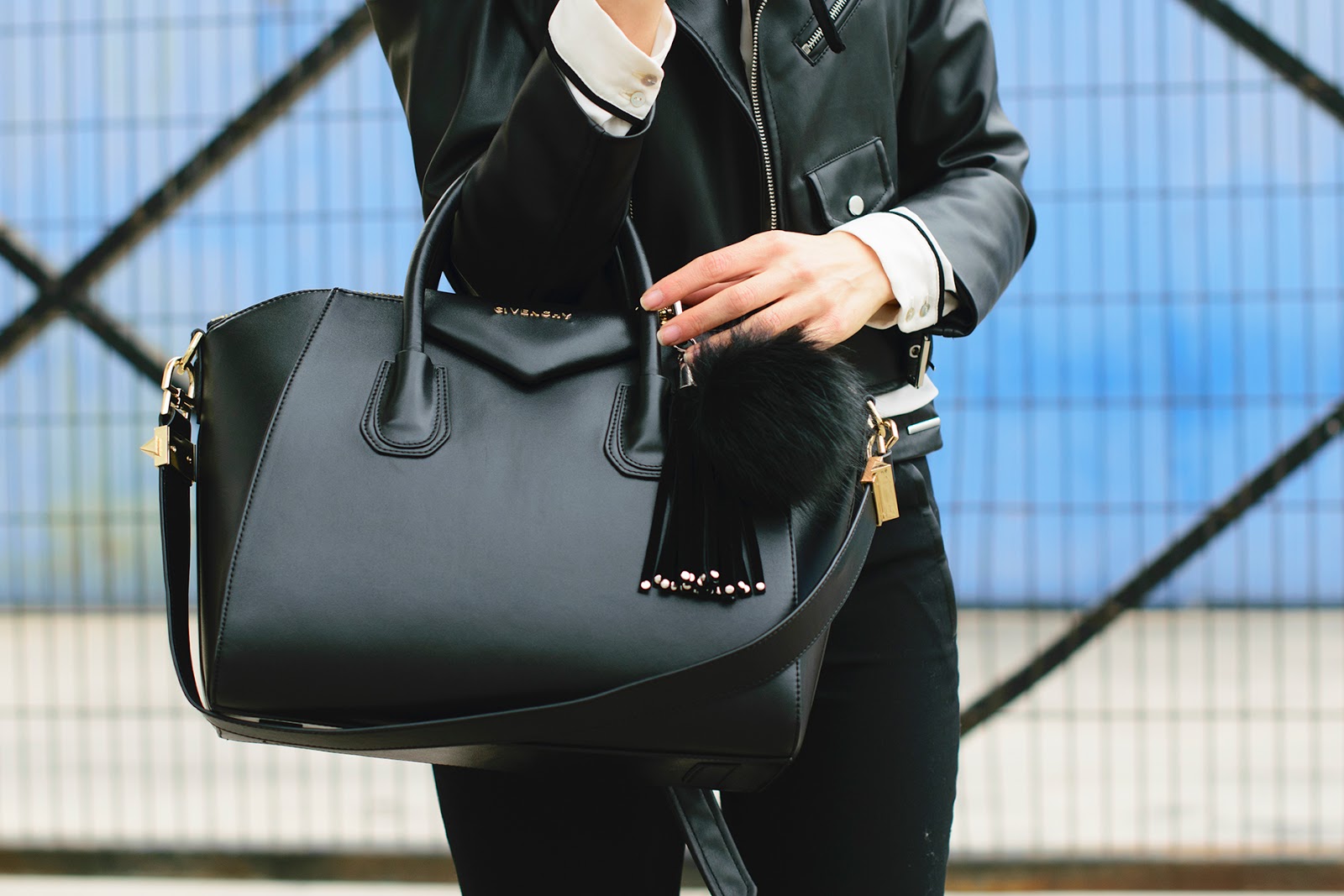 Look de Ponte unos tacones con biker y botines de leopardo