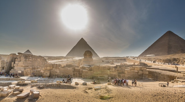 Giza Three pyramids 