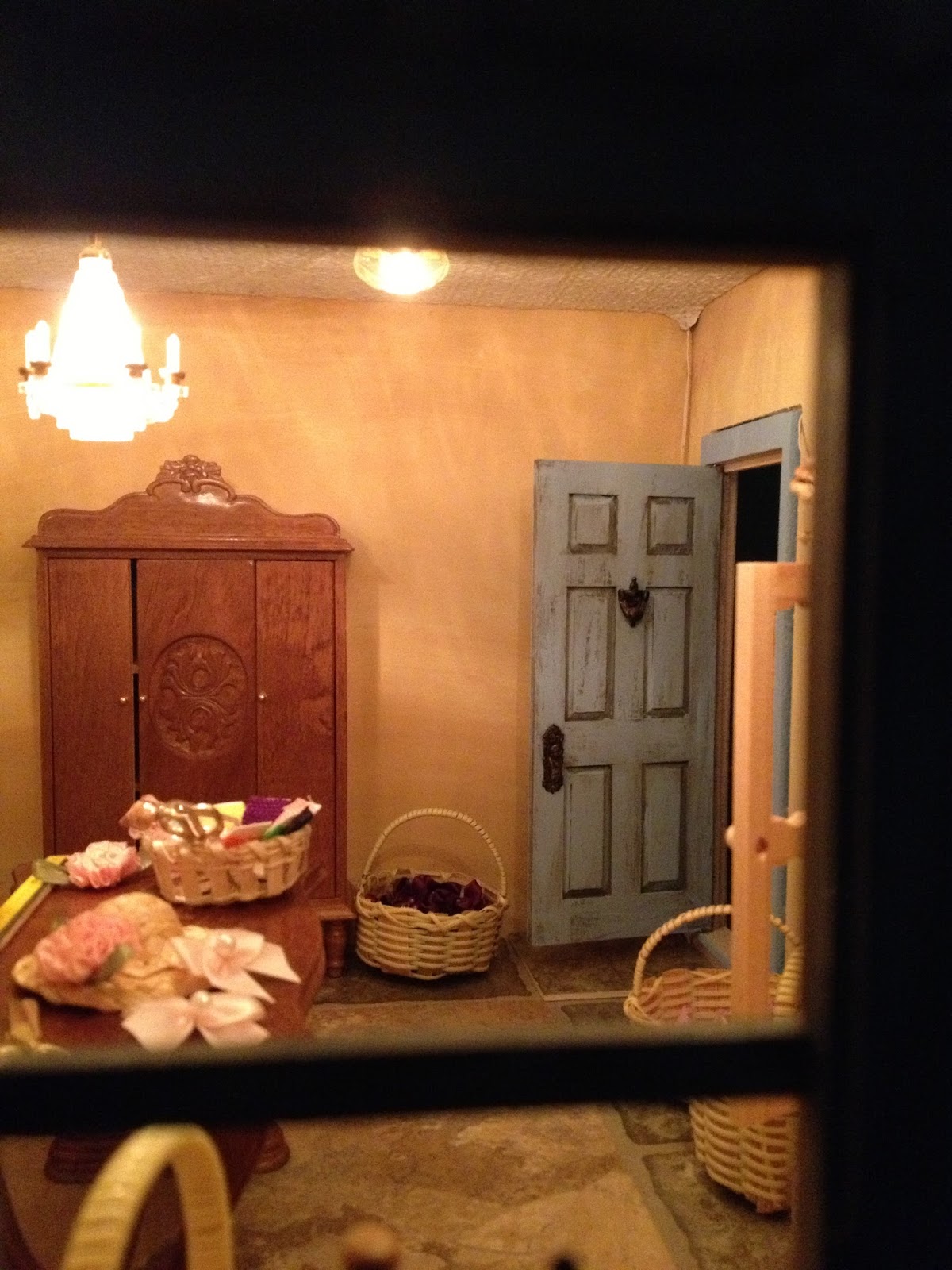 Jocelyn's Mountfield Dollhouse: Hat Shop Lights and Creating Realistic ...