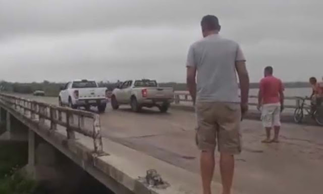 Vídeo mostra 'racha' de veículos em trecho da BA-120, em Santaluz; assista