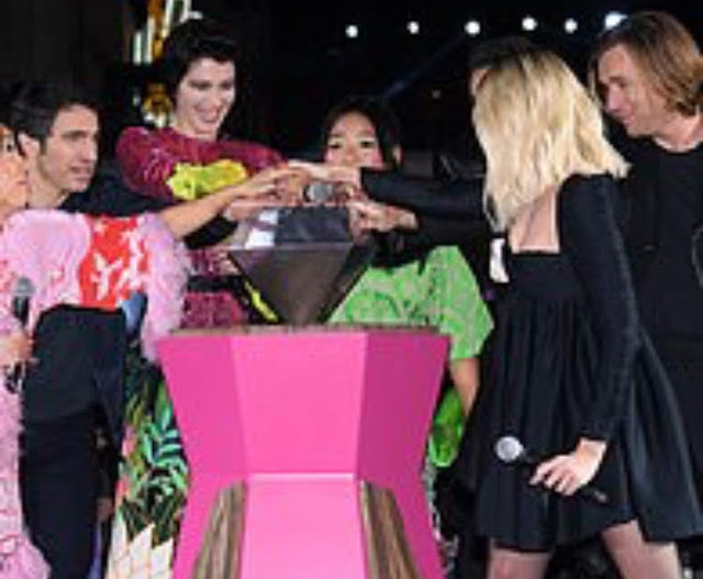 DC COMICS AND ARROWVERSE : The Huntress Mary Elizabeth Winstead