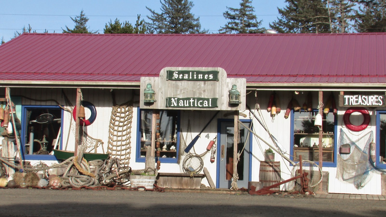 Woodcraft Seal Rock, Oregon's Coast "Artisan Row" Medeums including
