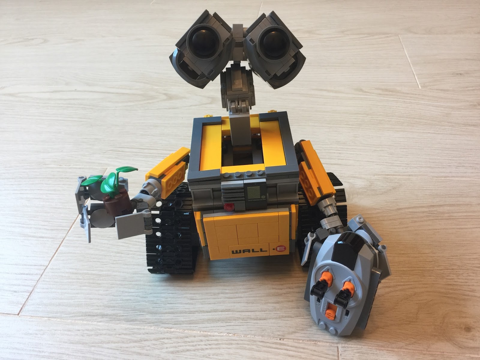 Norman's RC Blog Motorized WallE by Infrared Remote Control & SBrick