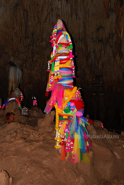 Khao Kop Cave Prayer Alter