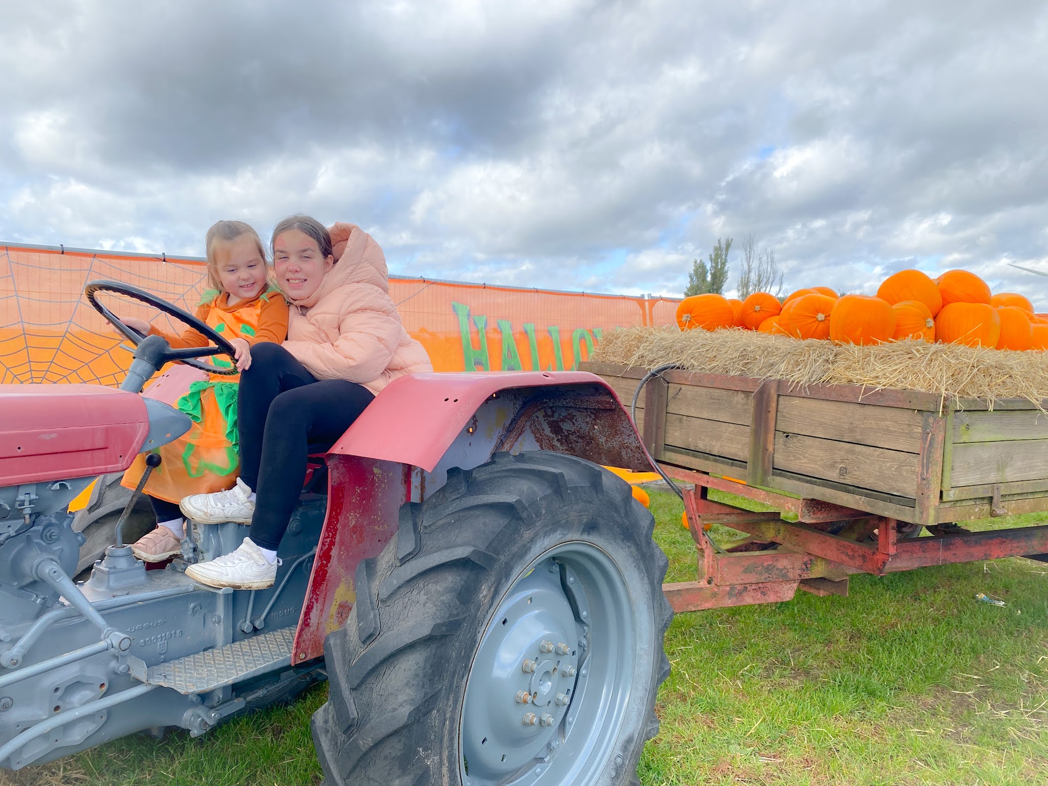 Uncoventional Kira A DAY OUT AT THE HALLOWEEN FARM CATTOWS FARM REVIEW