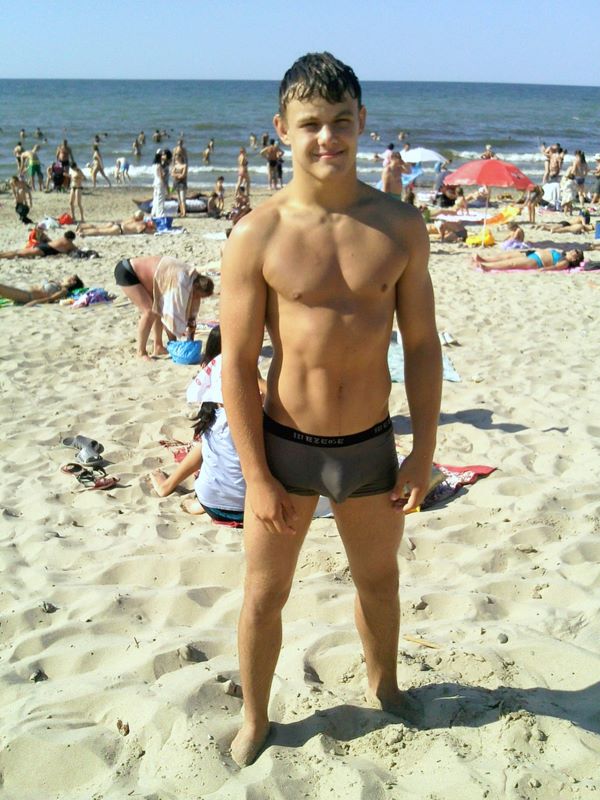 Teen Bulging 76