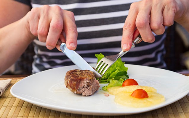 Keburukan Makan Guna Sudu Dan Garfu RINGKAS TAPI SEDAP while-dining-choose-one-of-two-methods-when-using-the-fork-and-knife