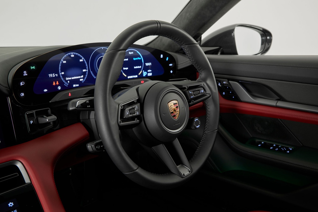 Porsche Taycan có giá từ 132.700 USD tại Australia, sắp ra mắt VN