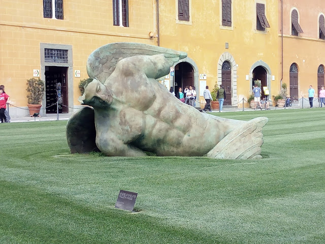 "Angelo Caduto" du sculpteur Igor Mitoraj
