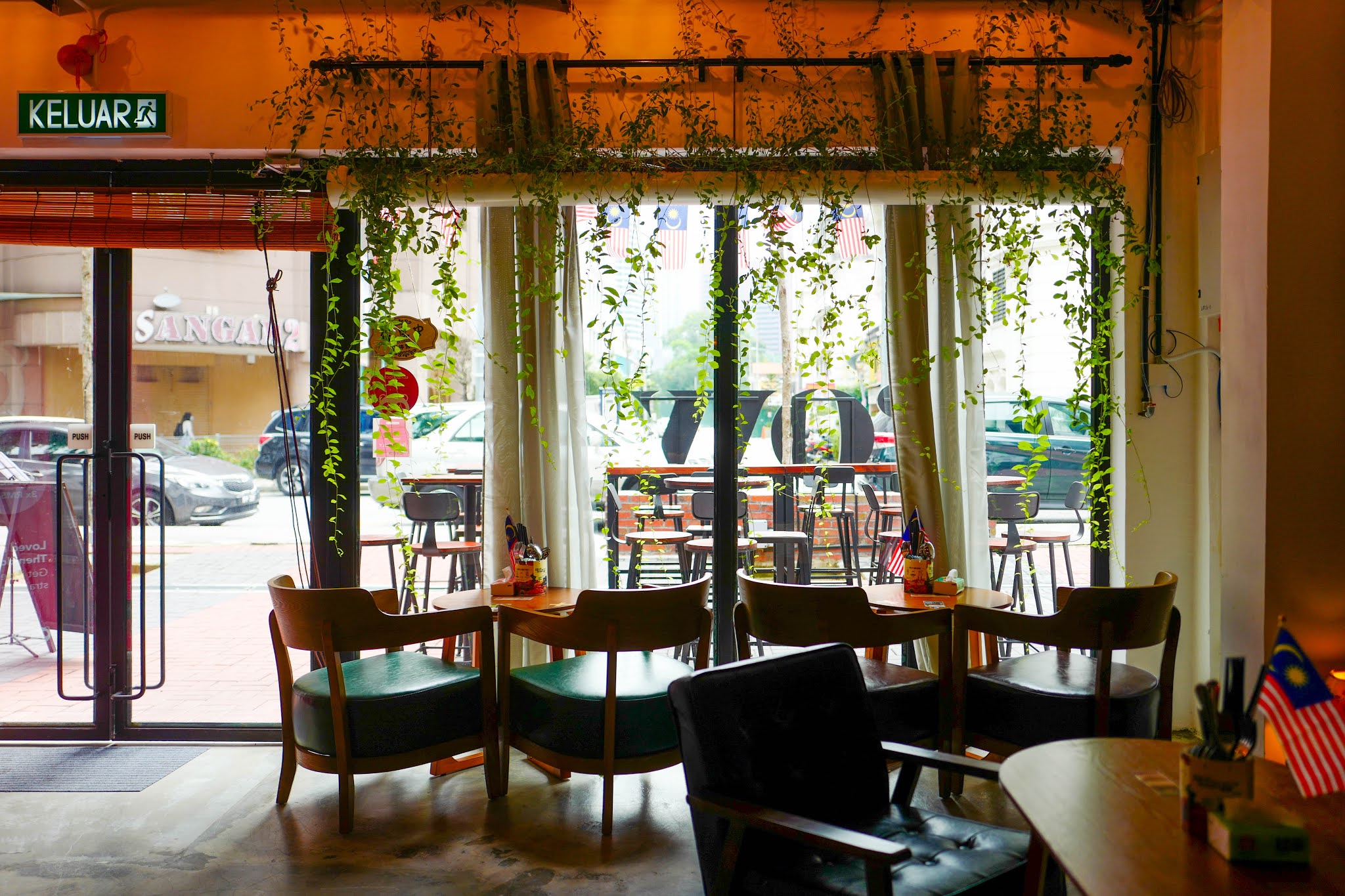 Top 10 pet friendly cafes in klang valley: Kwong Cheung Loong Kopitiam Bar, Jalan Doraisamy