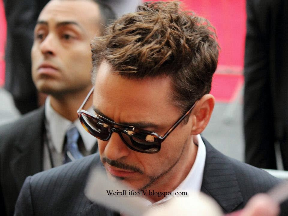 Iron Man 3 Red Carpet Premiere Robert Downey, Jr. signing autographs