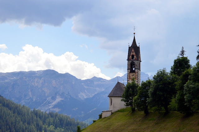 chiesetta santa barbara la val alta badia