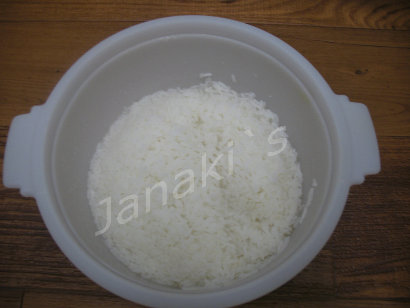 Janaki`s Tupperware Tupperware® Microwave Rice Maker