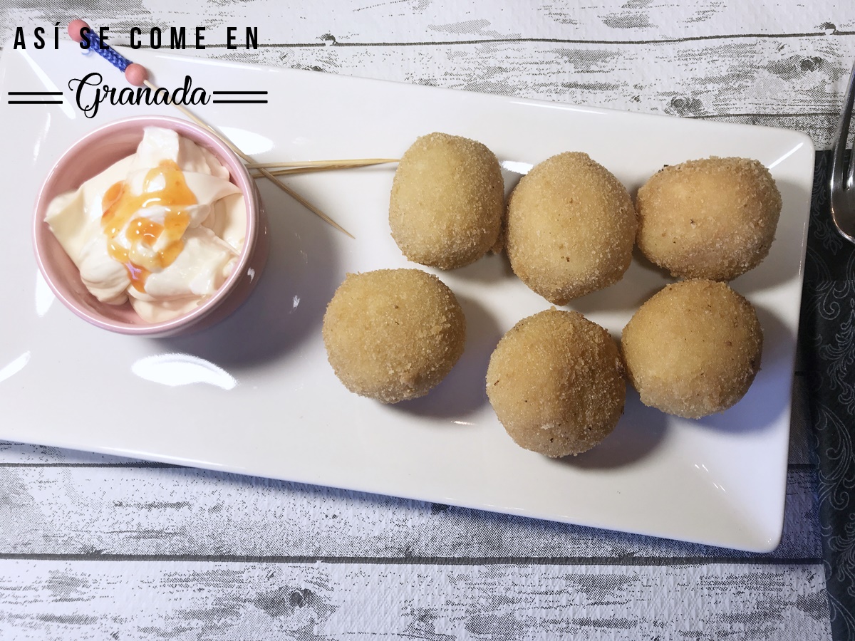 Así se come en Granada. Croquetas de queso de cabra con cebolla