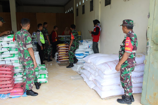 Antisipasi Beredarnya Pupuk Palsu, Babinsa Cawas, Bhabinkamtibmas dan PPL Cek Distributor dan Toko Penjual Pupuk