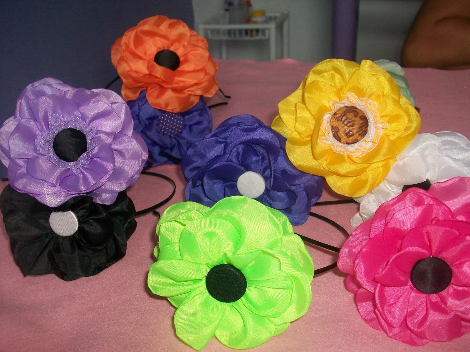 FATIMA ARTES TIARAS COM FLORES DE TECIDO