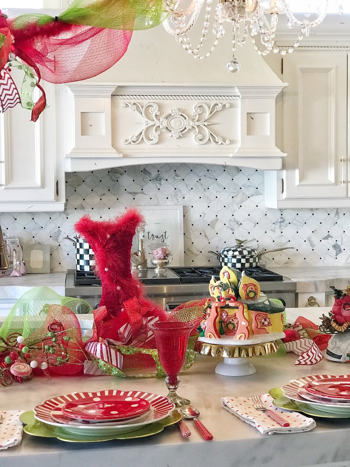 56 Christmas Table Decorating Ideas for Holiday Cheer
