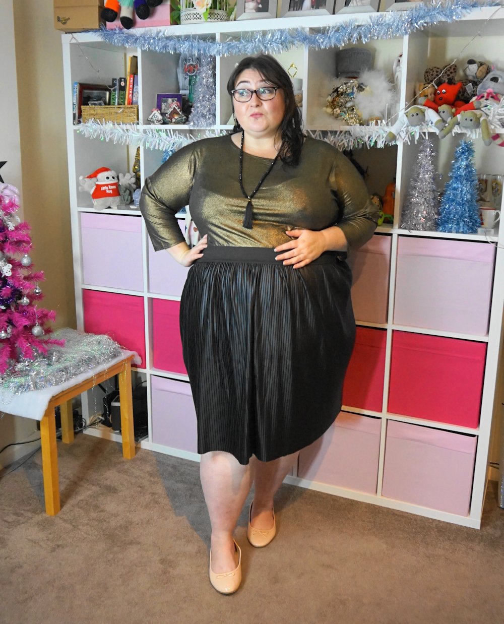 Glitz on the cheap - a plus size gold and wet look outfit from Simply Be and Everything 5 Pounds //www.xloveleahx.co.uk