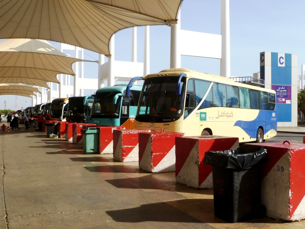 Автобус мекка. Автобус в Мекке. Автобусные остановки в Африке. Bus in Makka. Umrah Bus.