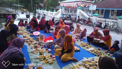 Bertadabbur Alam Mensyukuri Nikmat Tuhan, Grup Senam Megulunglor Adakan Bukber di Pinggir Embung