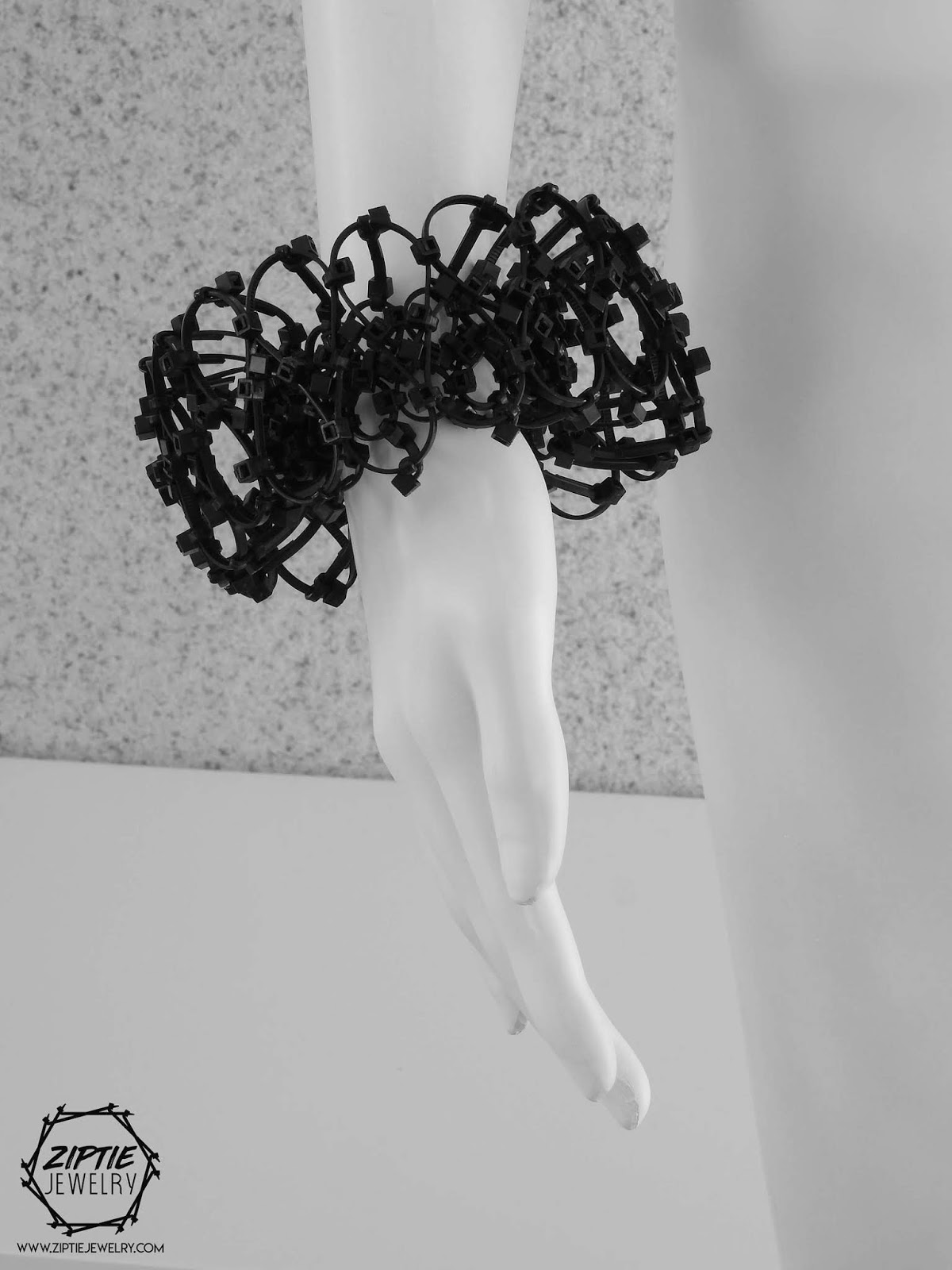 Spectacular Zip Tie Jewelry for Costumes and Cosplayers / The Beading Gem