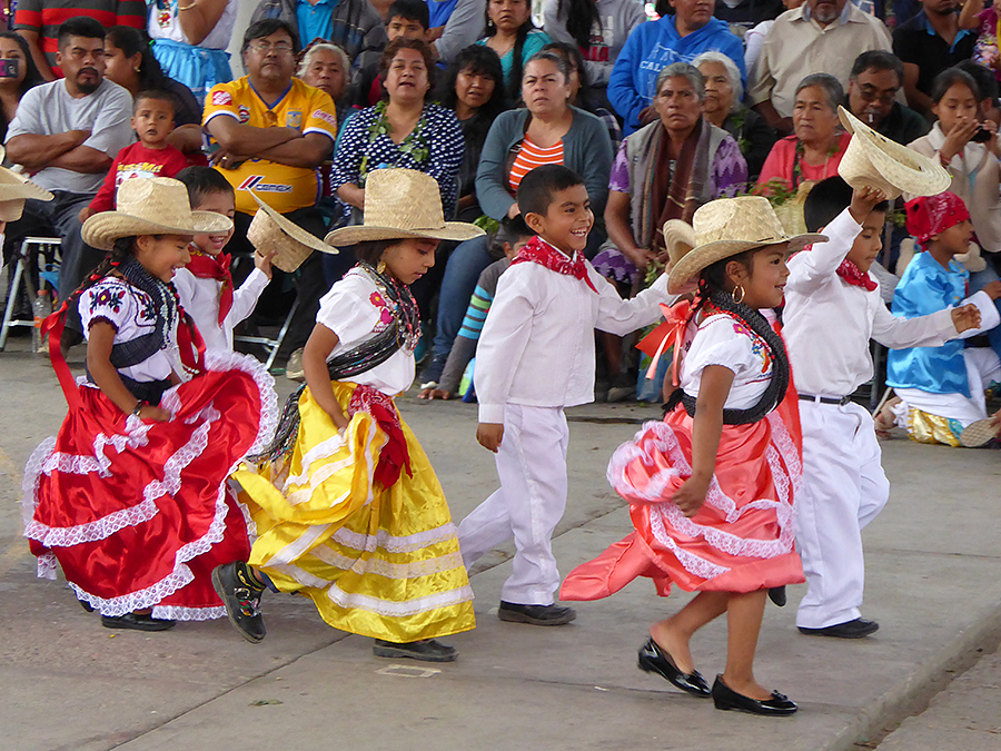 Oaxaca-The Year After: Gotta dance - Los niñ@s - San Juan Guelavia