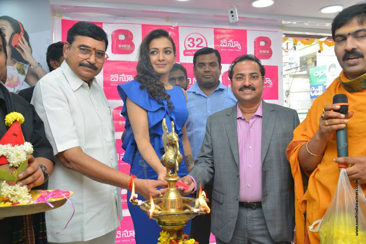 Catherine Tresa launches B New Mobile Store at Eluru