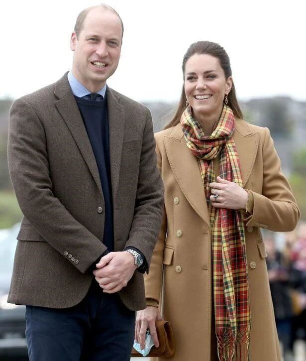 Kate Middleton wore a cashmere coat by Massimo Dutti with a jumper and wide-leg trousers. Hamilton and Inches earrings