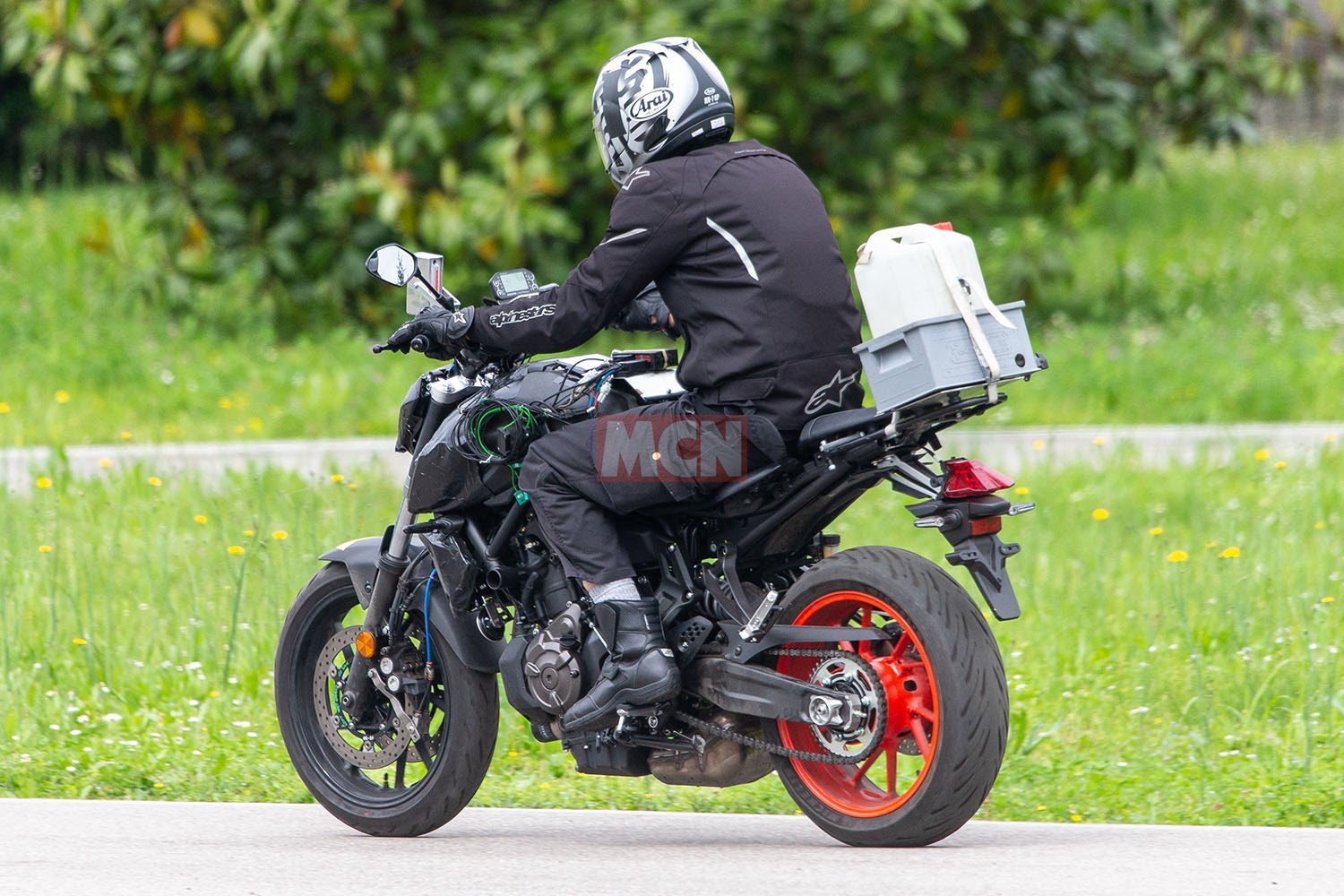 Yamaha MT 07 посадка