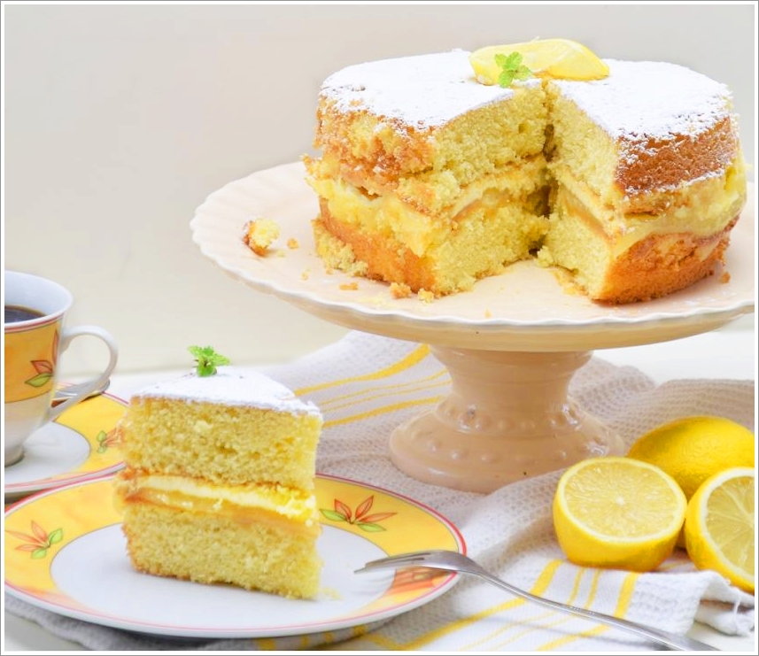 Low Carb Zitronenkuchen mit Clotted Cream & Lemon Curd