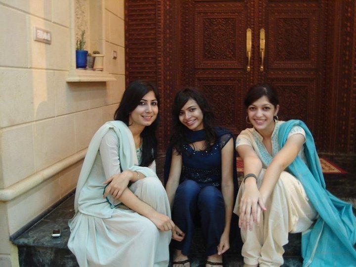 Amazing Picutures Collection Pakistani Pretty College Girls Get Together Pictures