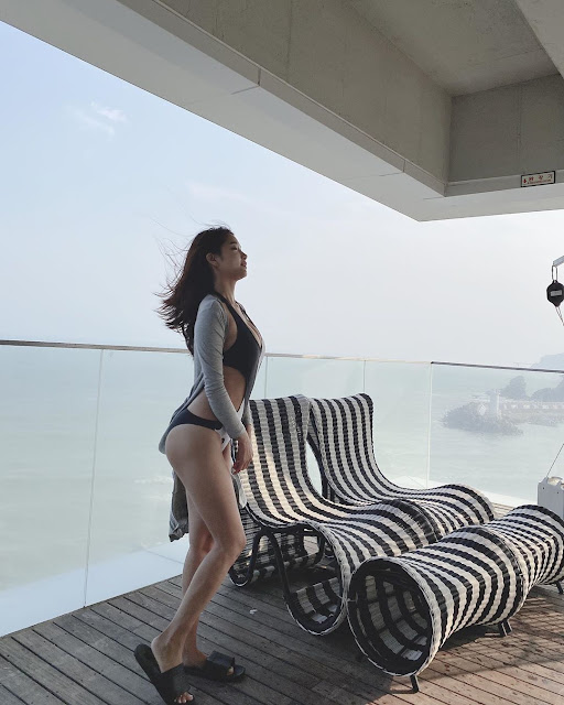 오또맘 블랙 앤 화이트 수영복 - 디쁠