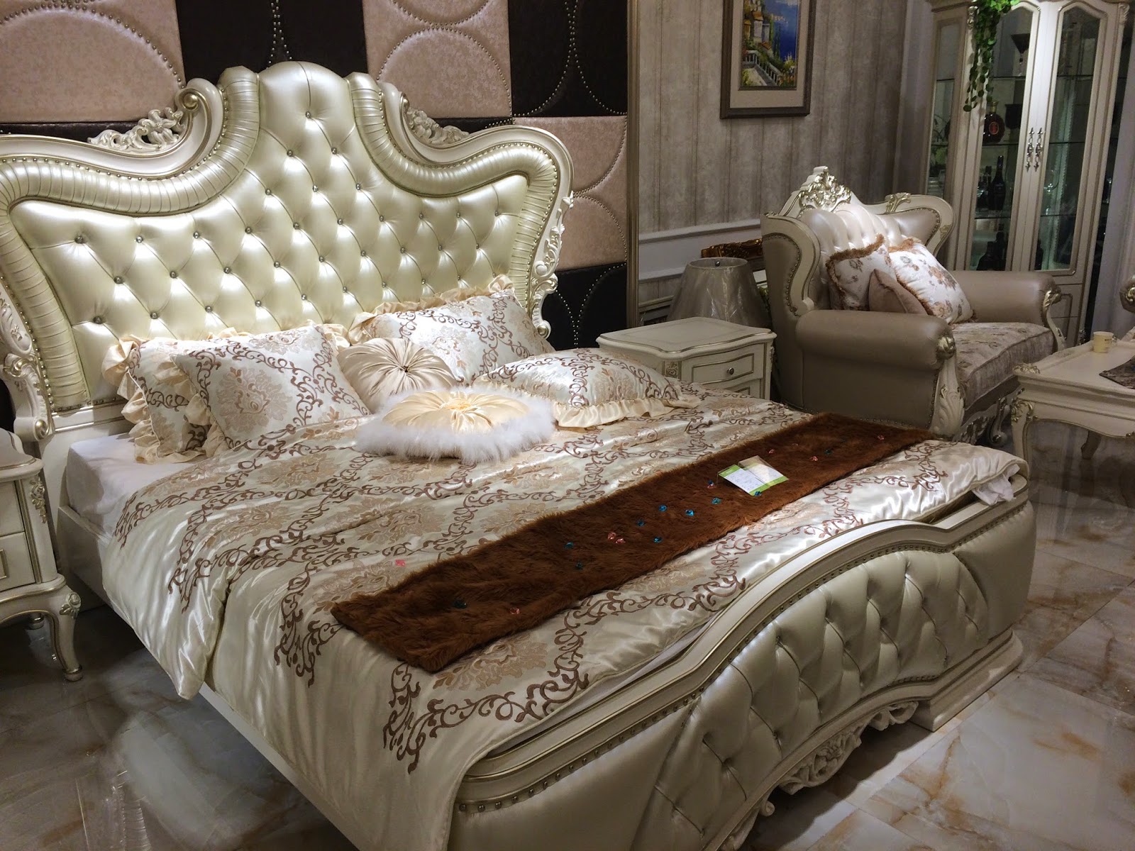 Great China Market الأبيض ملك الألوان