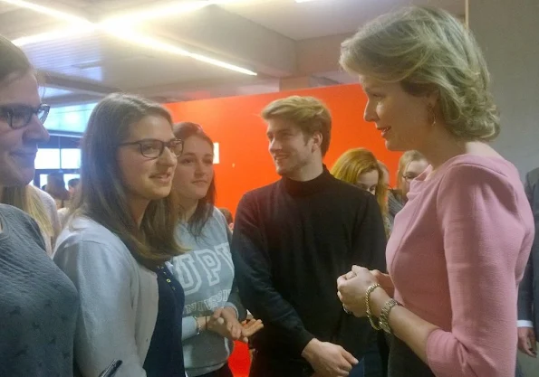 Queen Mathilde of Belgium visited the Campus Diepenbeek of the UHasselt university  to learn about the functioning of the Flemish Interuniversity Council for University Development (VLIR-UOS).