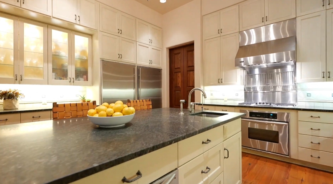 Tour Terrell Hills San Antonio, TX Manor vs. 17 Interior Design Photos