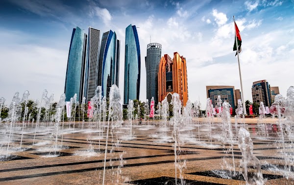 EMIRATI ARABI UNITI: MODERNITA' E TRADIZIONE EMIRATI ARABI UNITI: MODERNITA' E TRADIZIONE