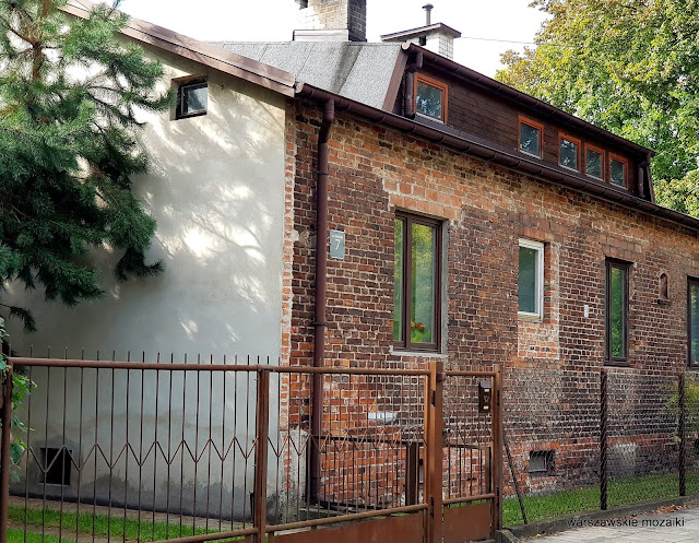 ulice Warszawa Warsaw architektura architecture przedwojenne domy Targówek Fabryczny sielsko drewniany dom drewniak