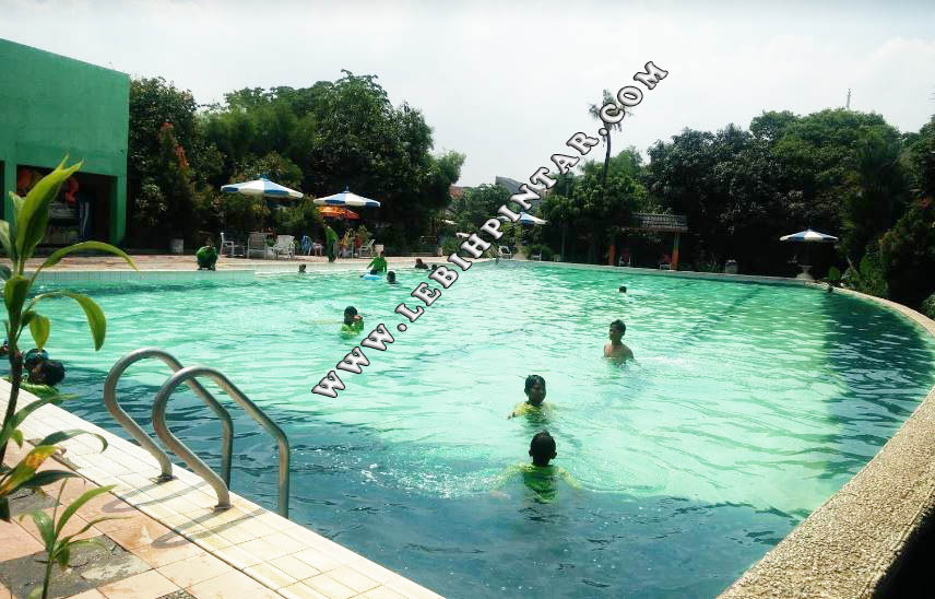 Kolam renang oasis tambun