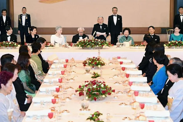 Emperor Akihito, Empress Michiko, Crown Prince Naruhiro, Crown Princess Masako, Prince Akishino, Princess Kiko, Princess Mako and Princess Kako