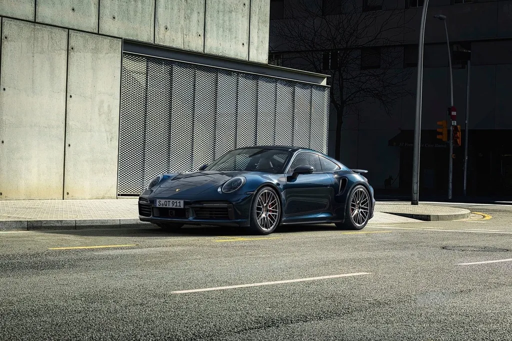 Porsche 911 Turbo 2021 tăng tốc ngang siêu xe, giá từ 170.800 USD Porsche 911 Turbo 2021 tăng tốc ngang siêu xe, giá từ 170.800 USD