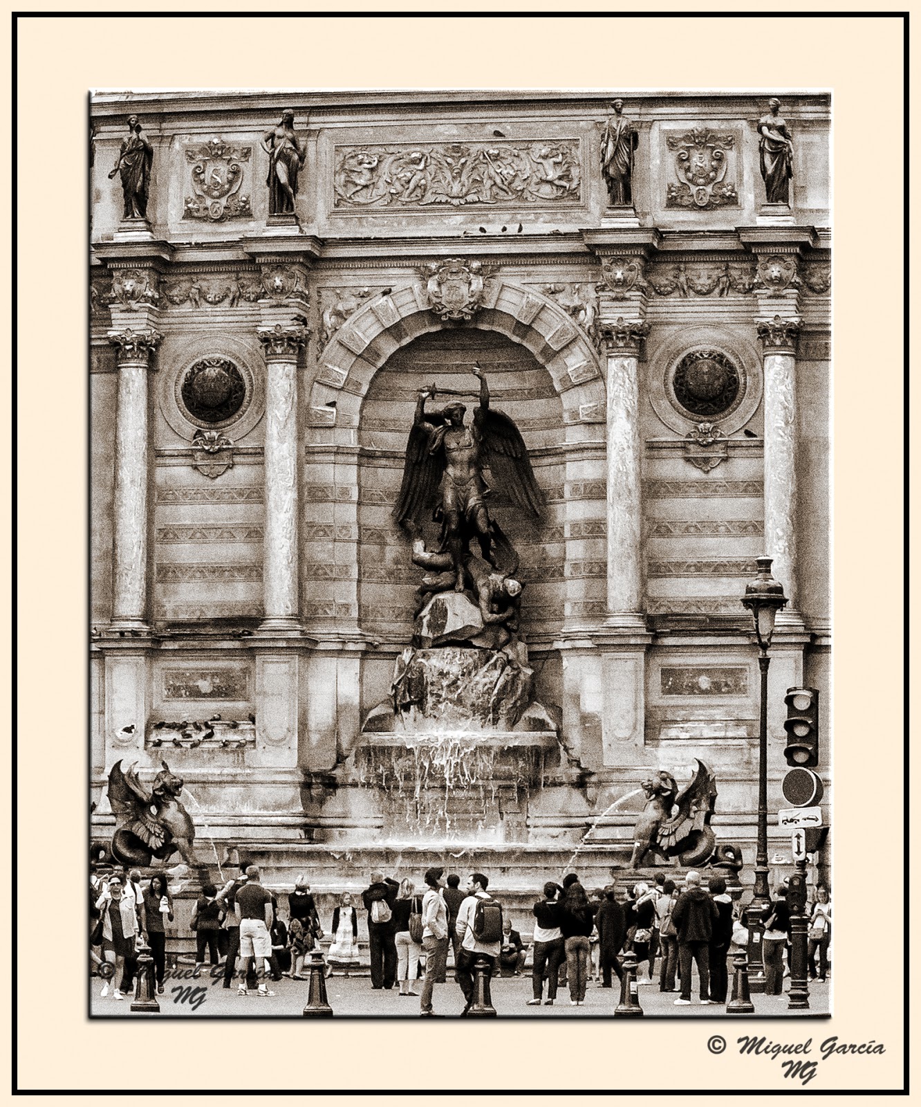 Fontaine Saint Michel - Paris Fontaine Saint Michel - Paris