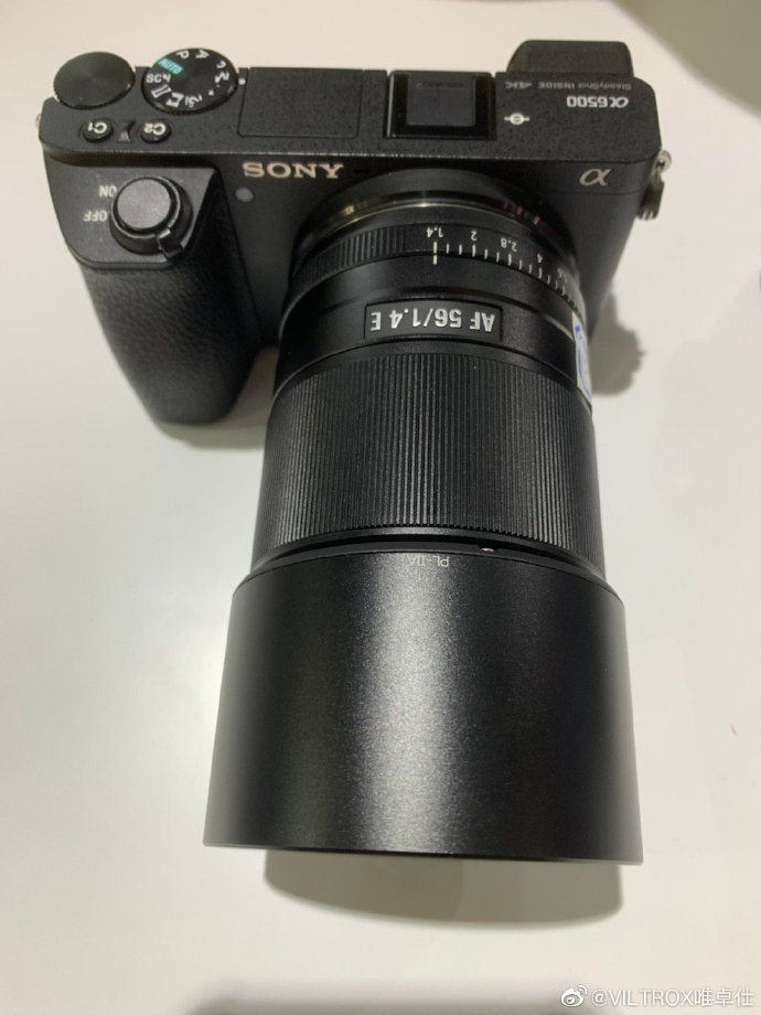 Объектив Viltrox AF 56mm f/1.4 E с камерой Sony