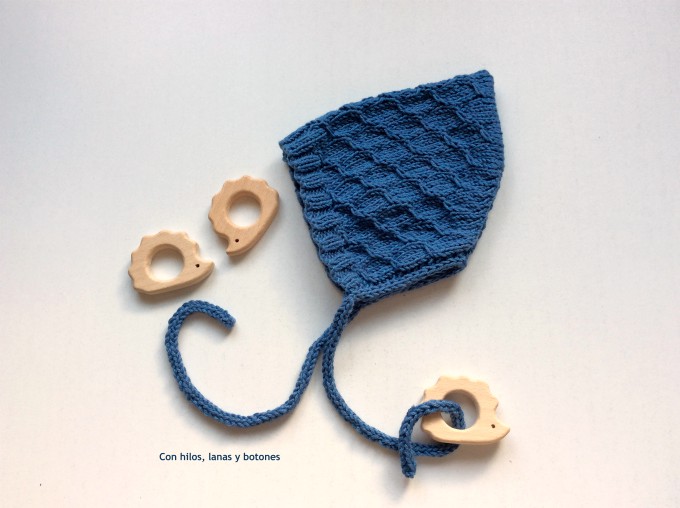 Con hilos, lanas y botones: DIY Capota pixie de punto para bebé (patrón gratis)
