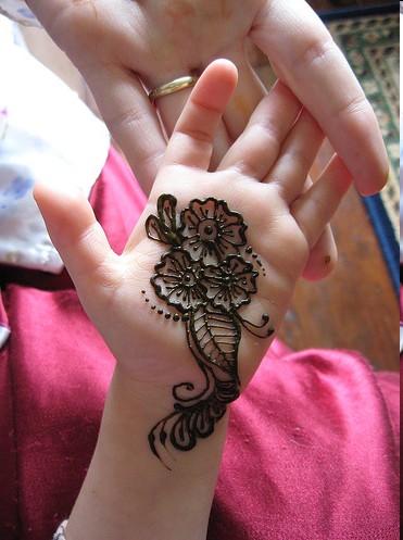 Simple and Easy Mehndi Designs for kids