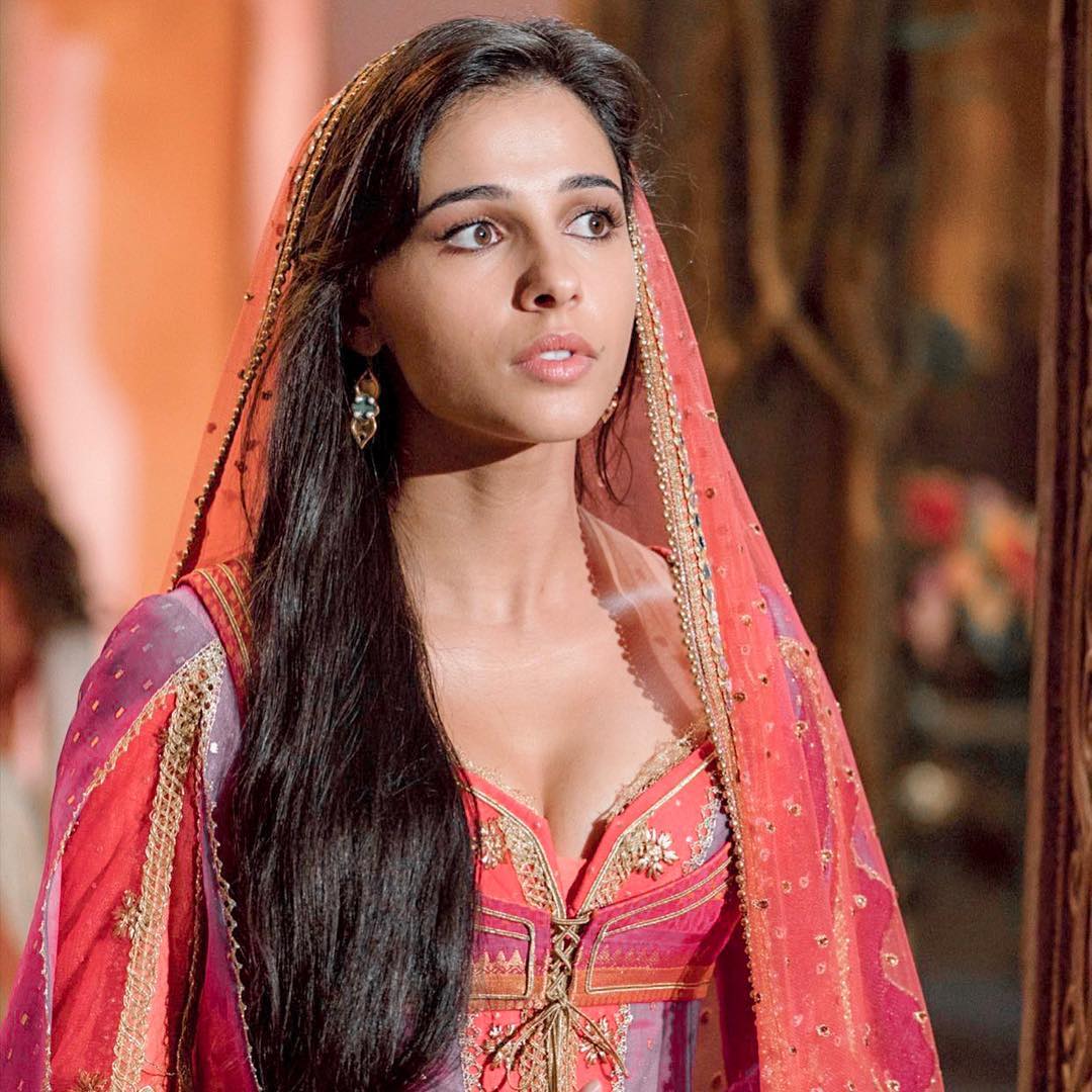 Naomi Scott And Mena Massoud In Aladdin Together Pictures Photoshoot Naomi Scott And Mena Massoud In Aladdin Together Pictures Photoshoot